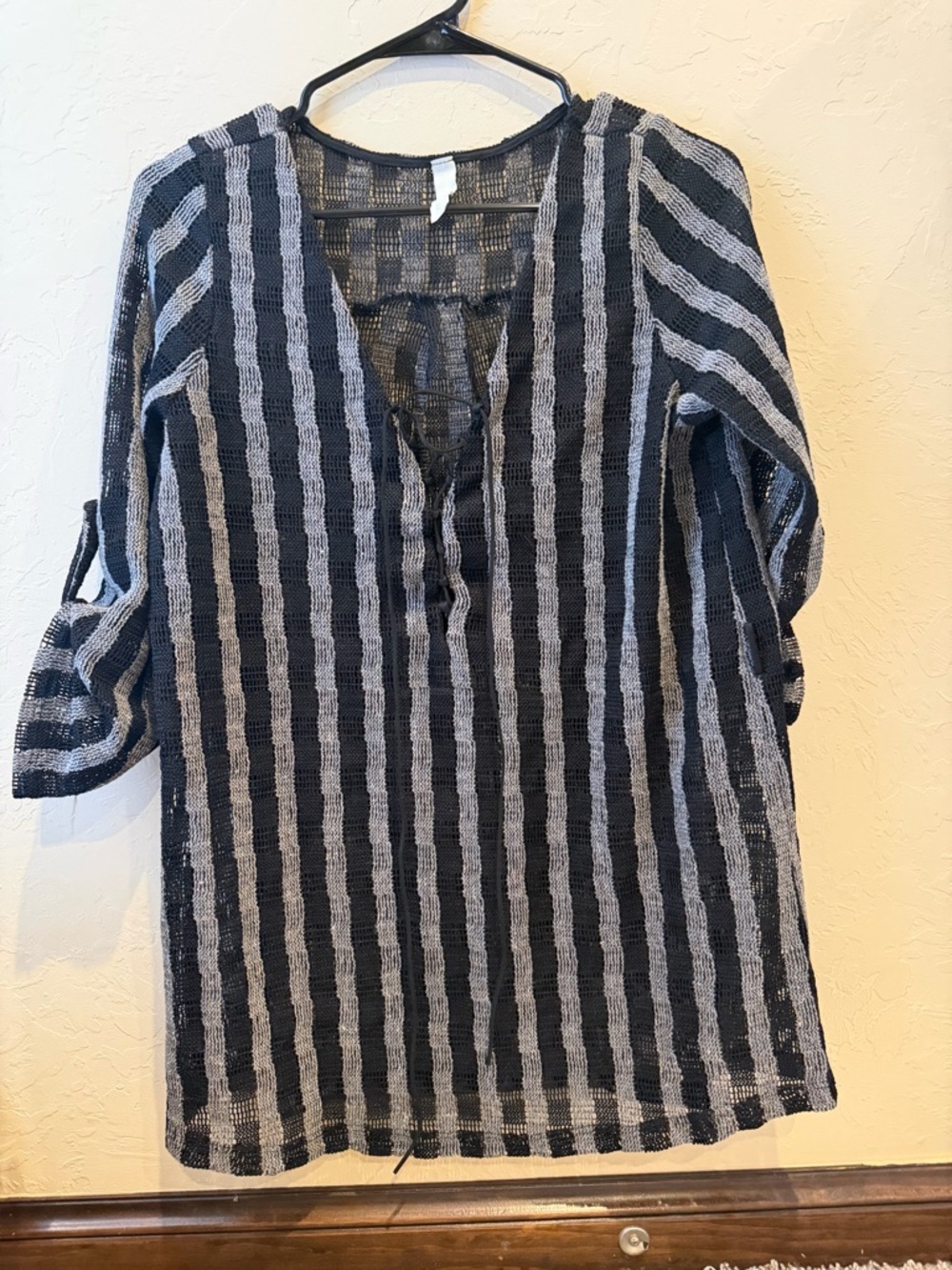 CY USA TOP Beach Cover Up Crochet Like Rope Top Summer Size Large Black Stripped